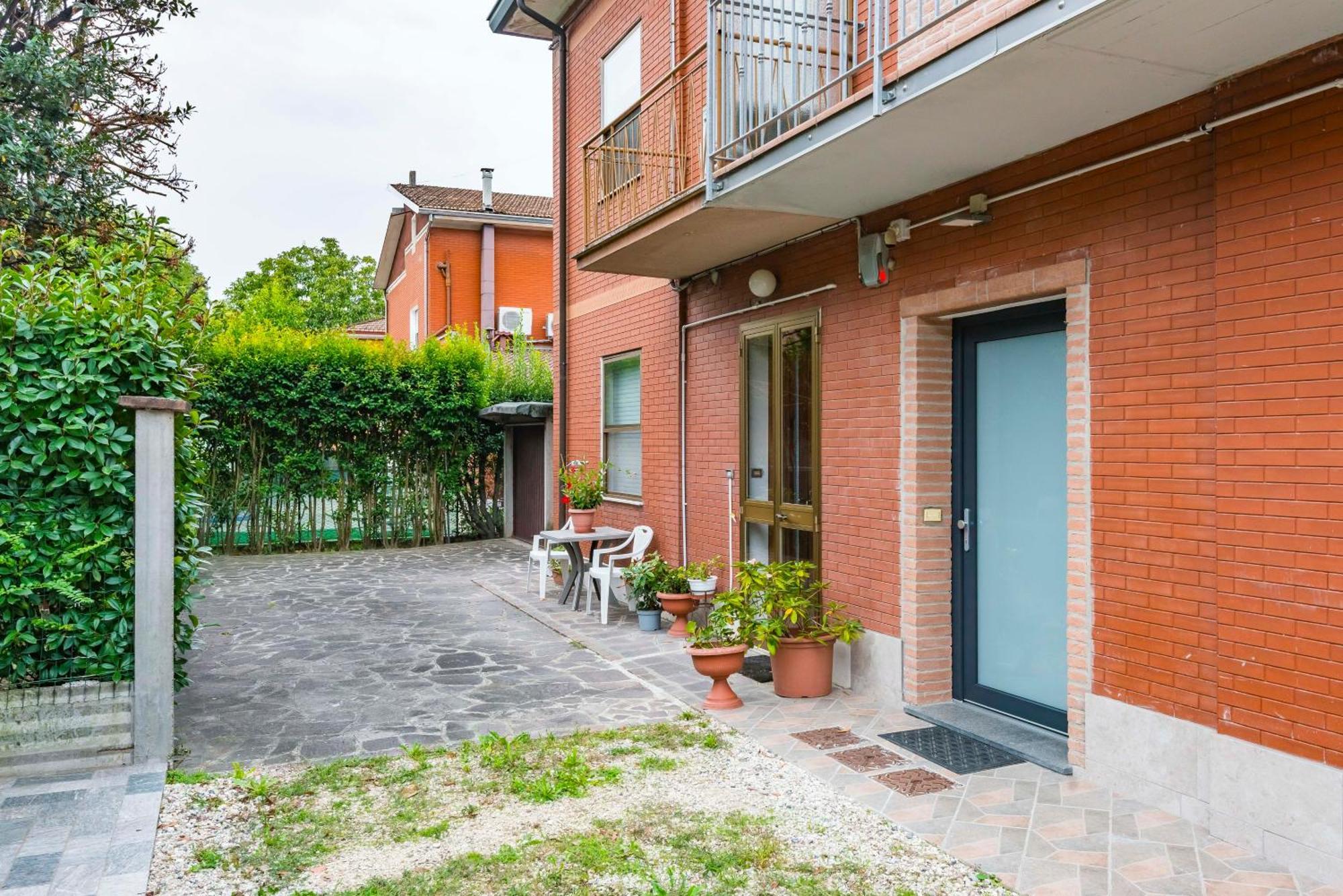 Stile E Comfort In Citta Con Wi-Fi Carpi Esterno foto