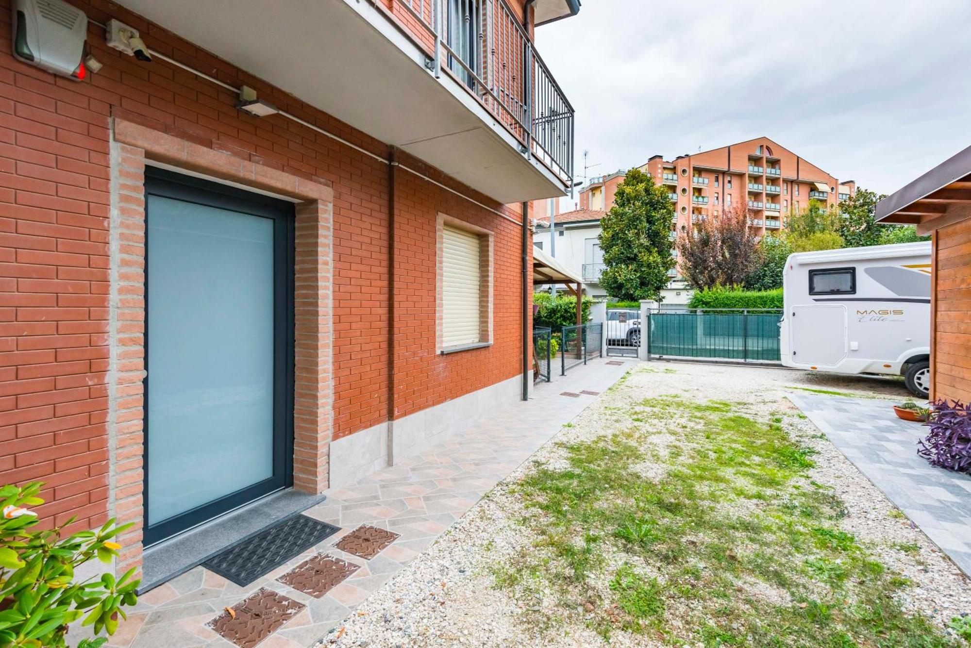 Stile E Comfort In Citta Con Wi-Fi Carpi Esterno foto